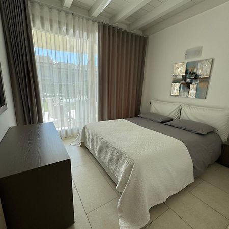 De Luxe Apartments Eden 西尔米奥奈 外观 照片
