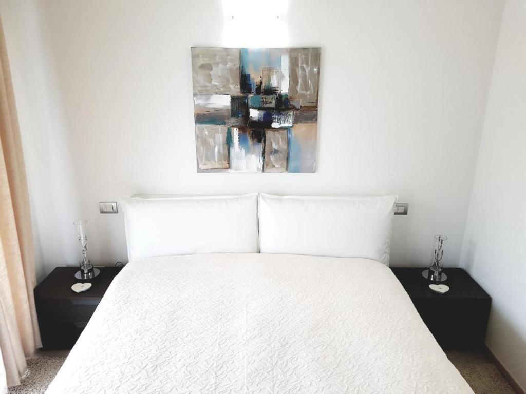De Luxe Apartments Eden 西尔米奥奈 外观 照片