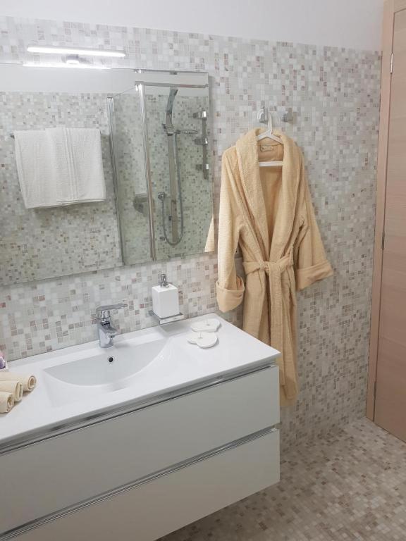 De Luxe Apartments Eden 西尔米奥奈 外观 照片