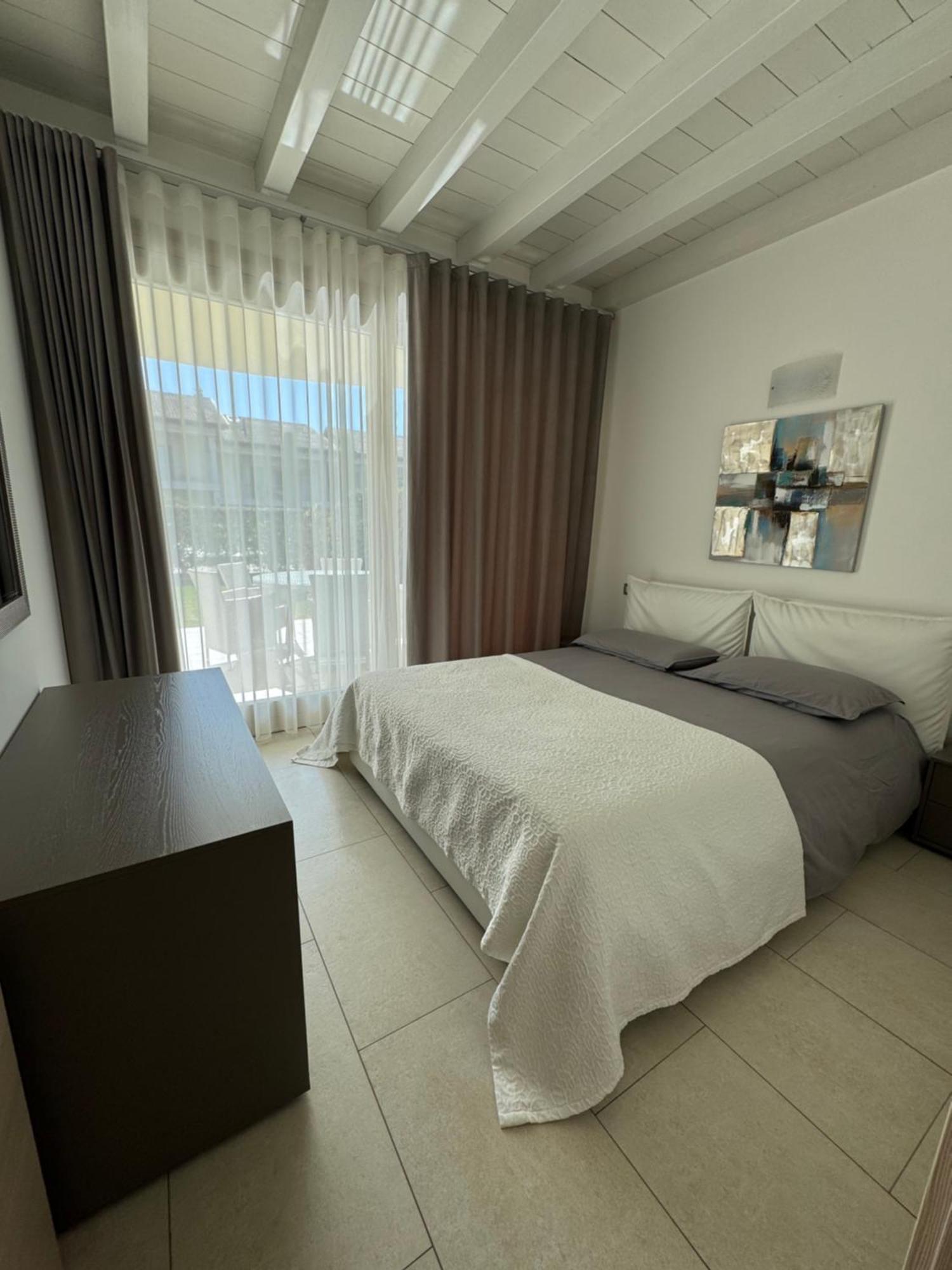 De Luxe Apartments Eden 西尔米奥奈 外观 照片